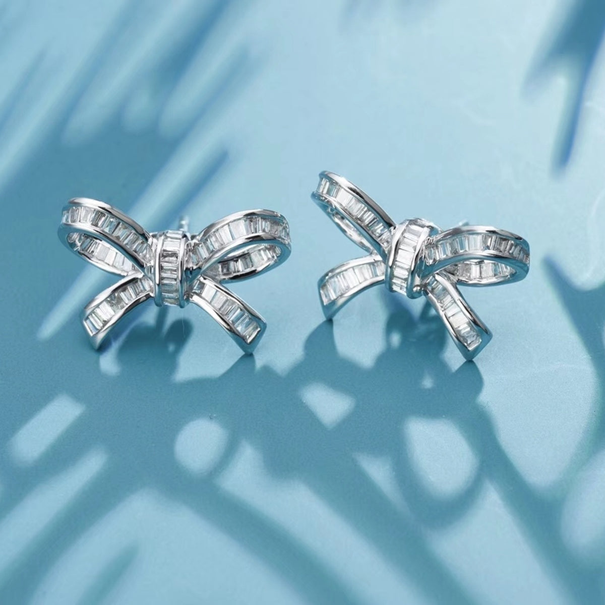 Gransky 18k White Gold Diamond Bow Knot Ribbon Earrings