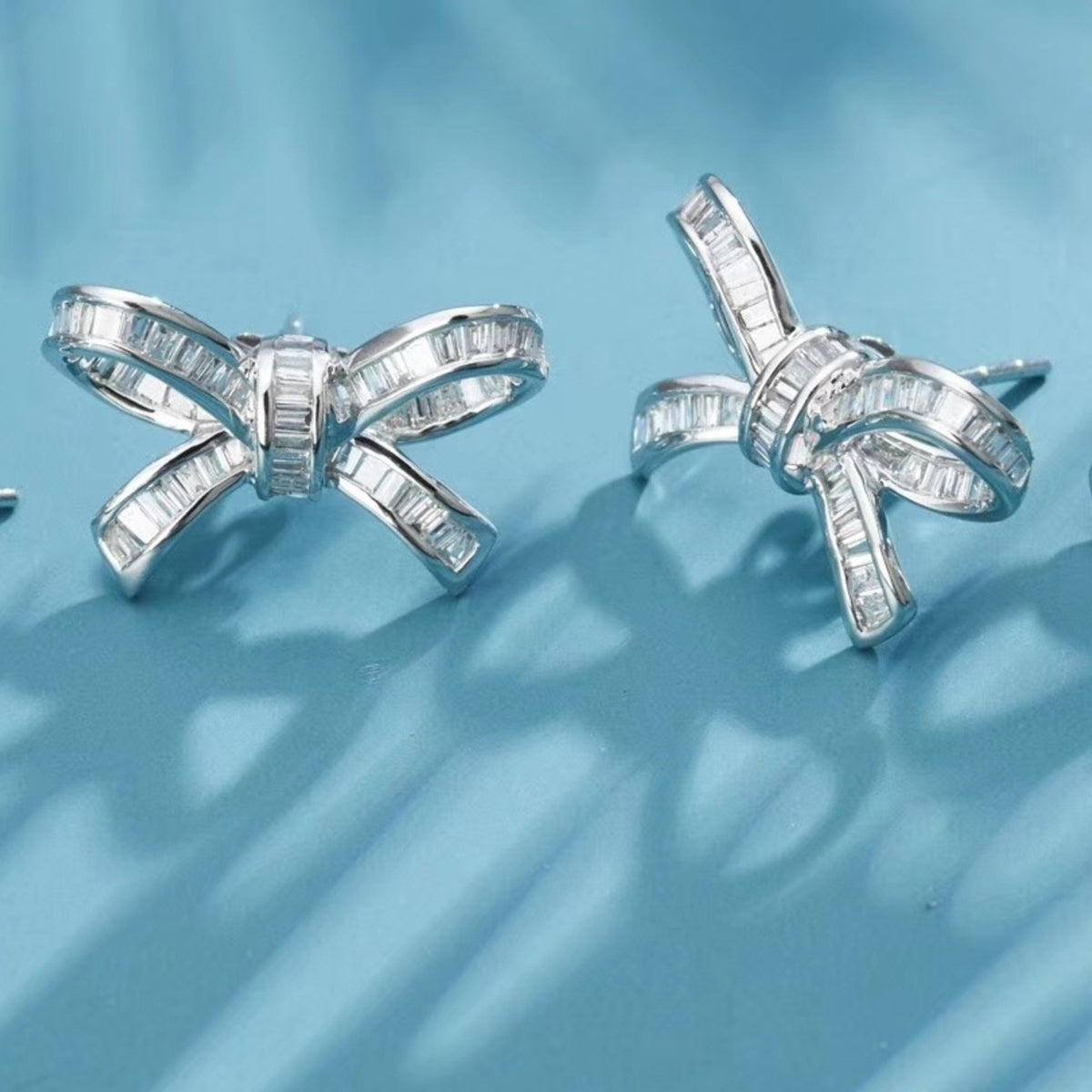 Gransky 18k White Gold Diamond Bow Knot Ribbon Earrings