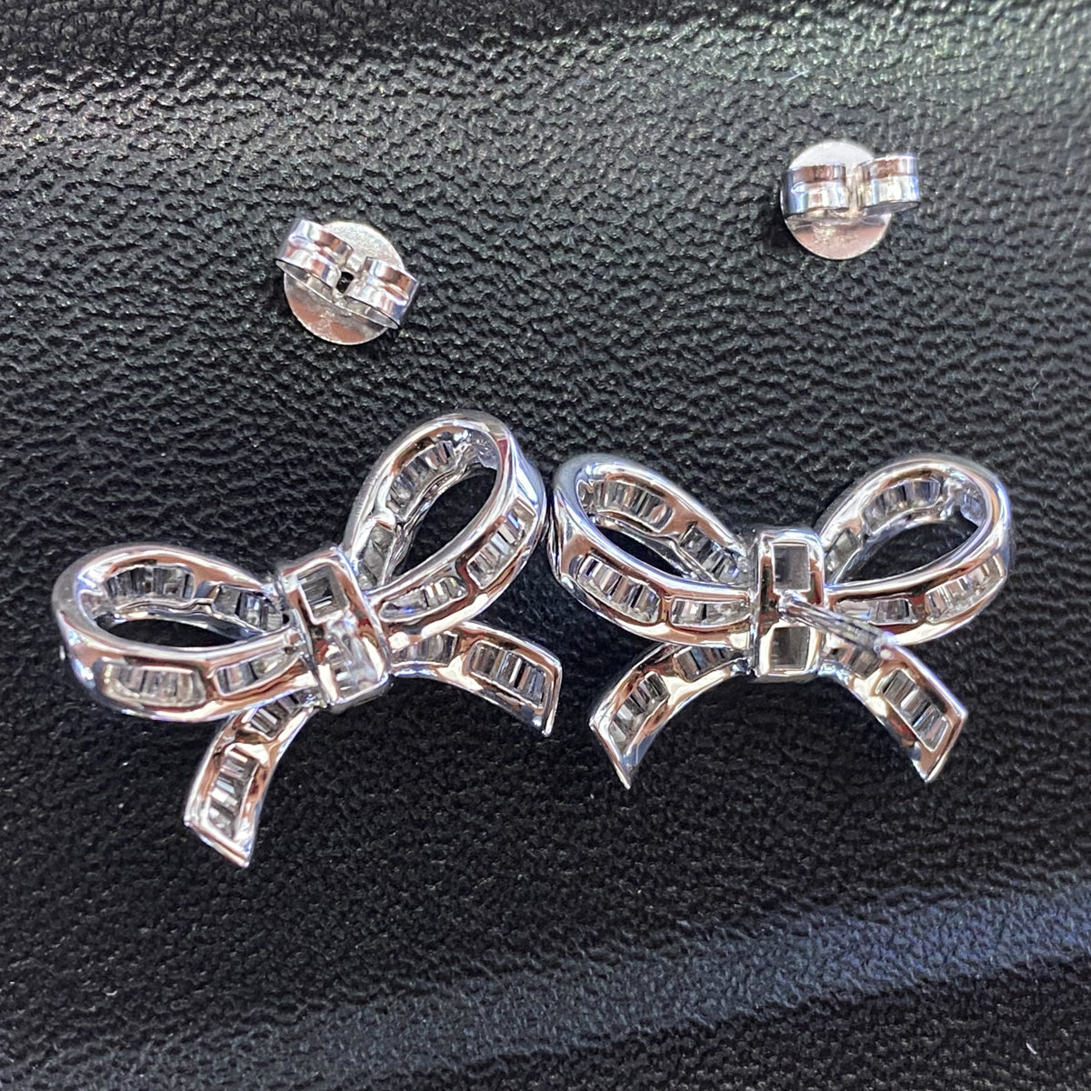 Gransky 18k White Gold Diamond Bow Knot Ribbon Earrings