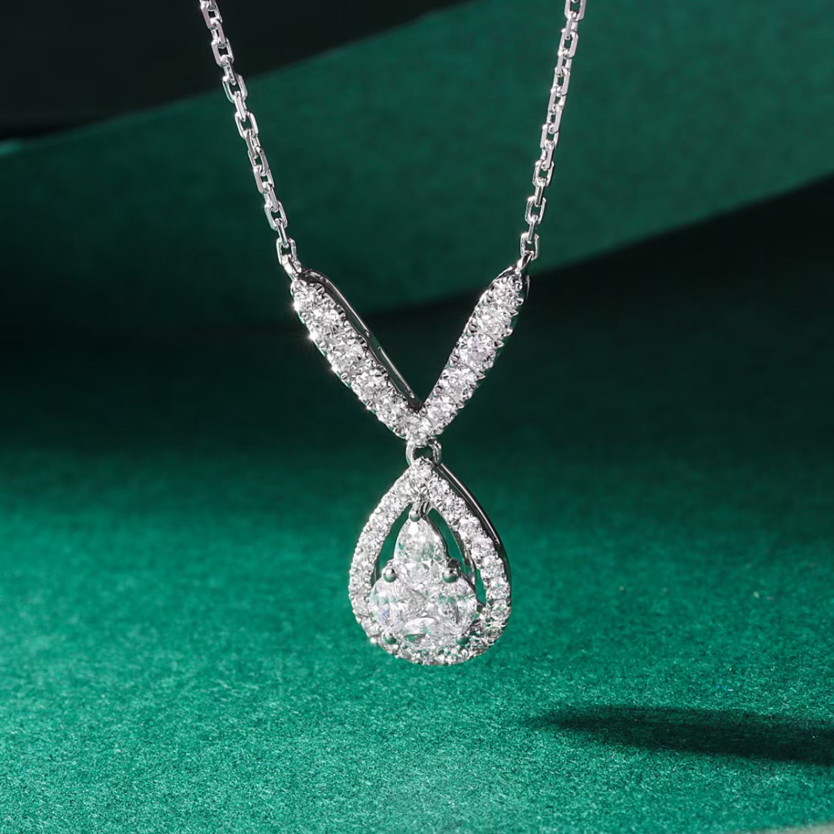 Gransky 18K White Gold Natural Diamonds Pendant Necklace